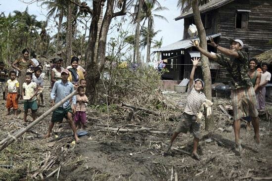 Оливье Лабан Маттей (Olivier Laban Mattei), Франция, Agence France-Presse. Последствия циклона в Мьянме (Бирме), май 