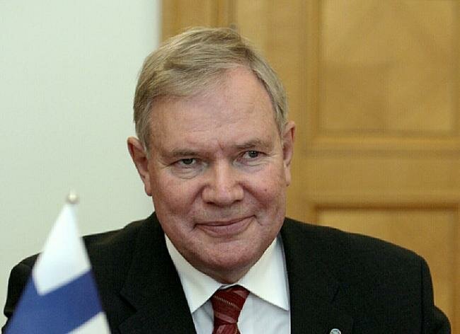   (. Paavo Tapio Lipponen, . 23  1941, )    , -   19952003 (  )   19992003 (  ).  ,      20032007   -    19932005. 11  2021             2022 