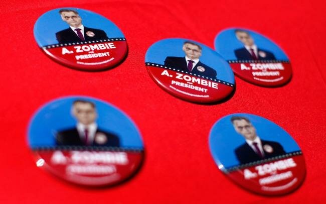 Предвыборные значки.