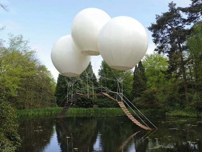 Подвесной мост на воздушных шарах в Англии
