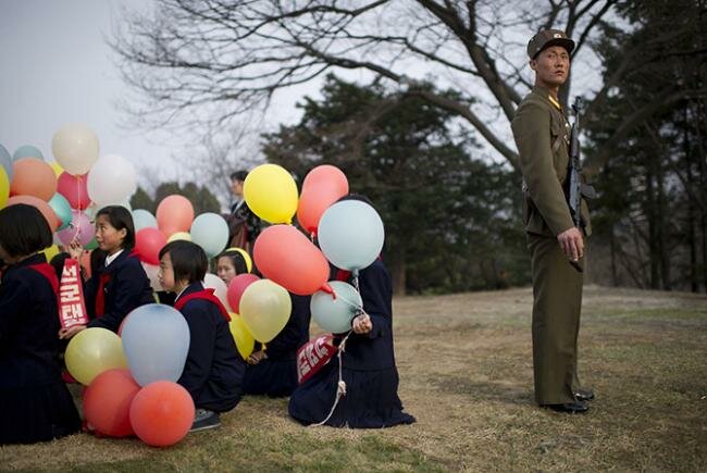 В категории «Актуальные события» победил Илья Питалев. На праздновании 100-летия со дня рождения основателя Северной Кореи Ким Ир Сена в Пхеньяне.