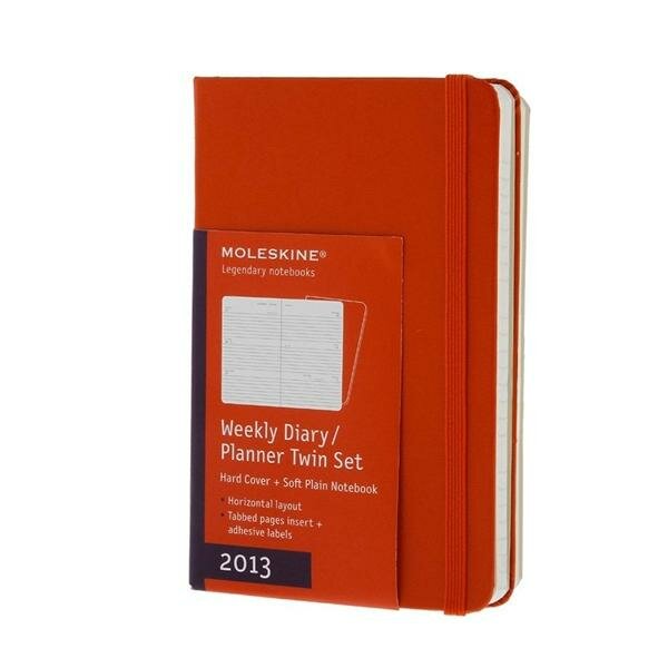 Комплект: еженедельник Moleskine `Classic` на 2013 год (карманный, твёрдый, красный) + записная книжка Moleskine (карманная, мягкая, красная)