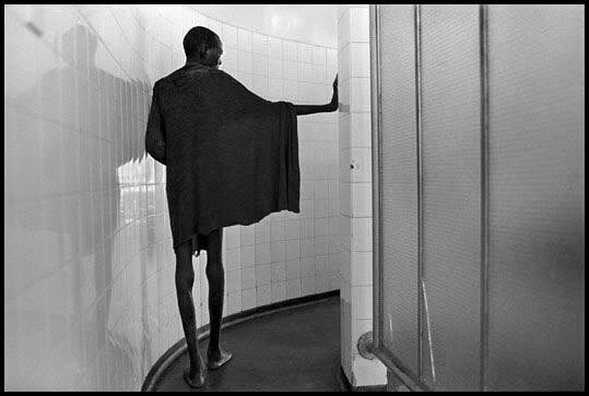 Zimbabwe, 2000 - In a tuberculosis ward where the great majority of the patients suffer from AIDS. 