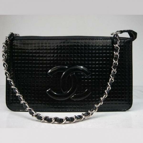   Chanel Clutch on chain (   )